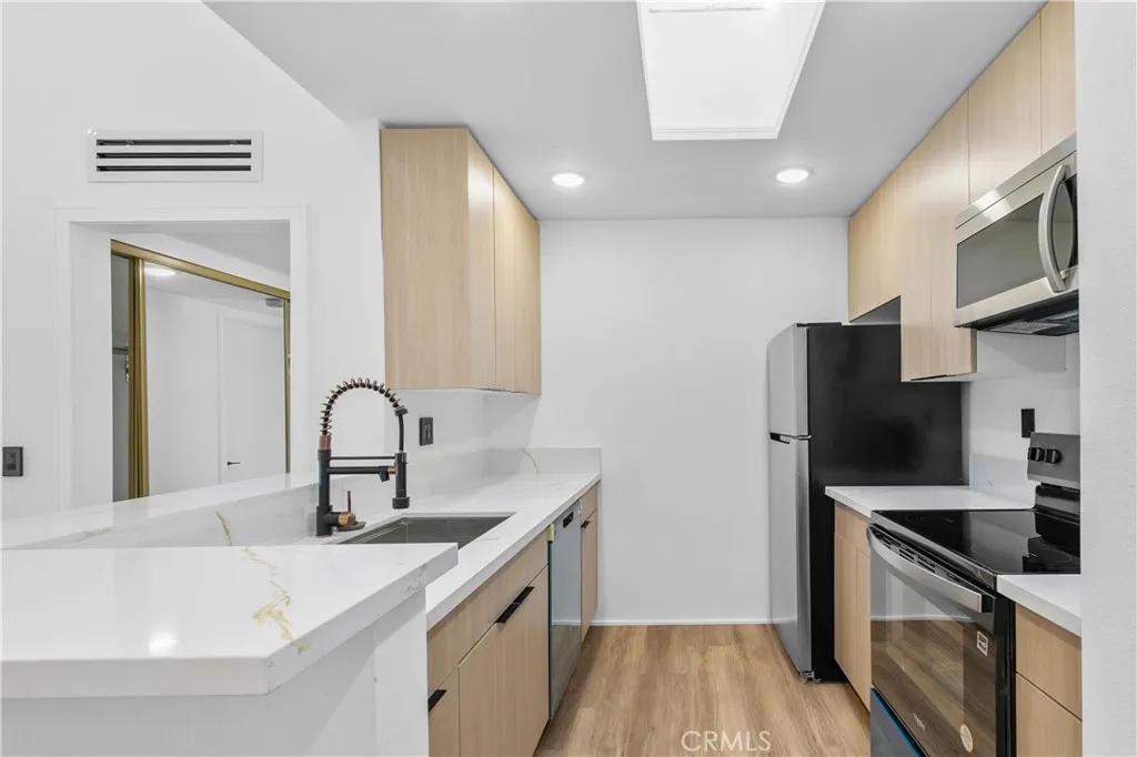 4210 Via Arbolada 317, Los Angeles, California 90042 home-pic-17