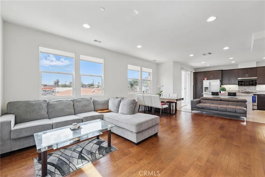 428 W Duarte Road C, Monrovia, California 91016 home-pic-2