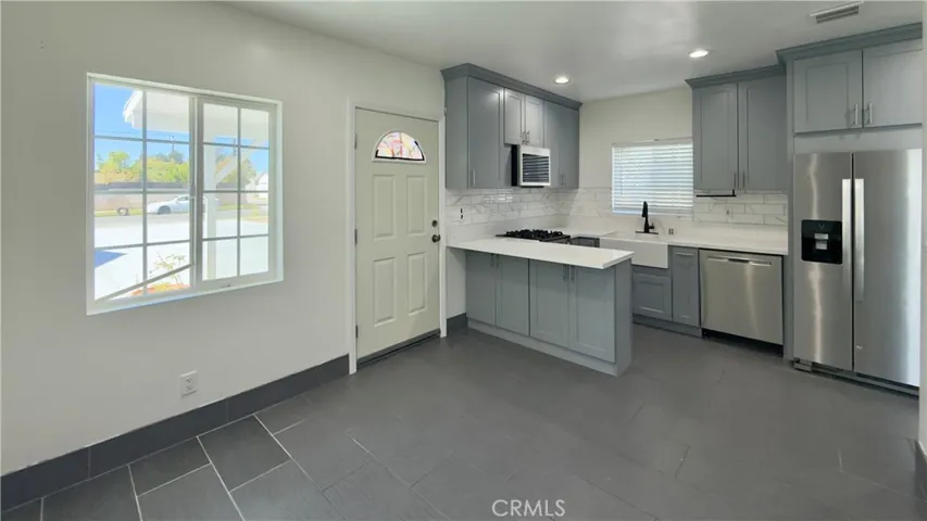 9840 Natick Avenue, North Hills, California 91343