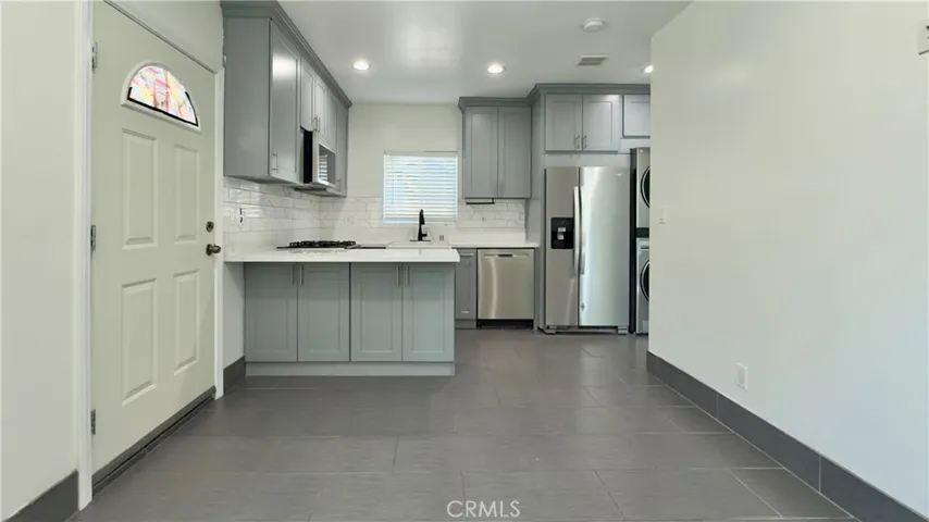 9840 Natick Avenue, North Hills, California 91343