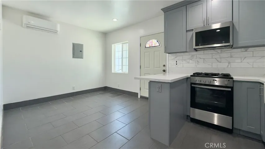 9840 Natick Avenue, North Hills, California 91343