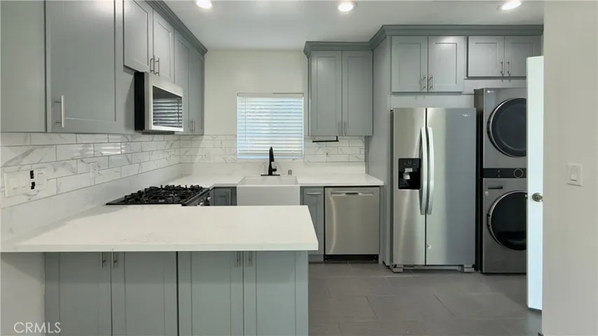 9840 Natick Avenue, North Hills, California 91343