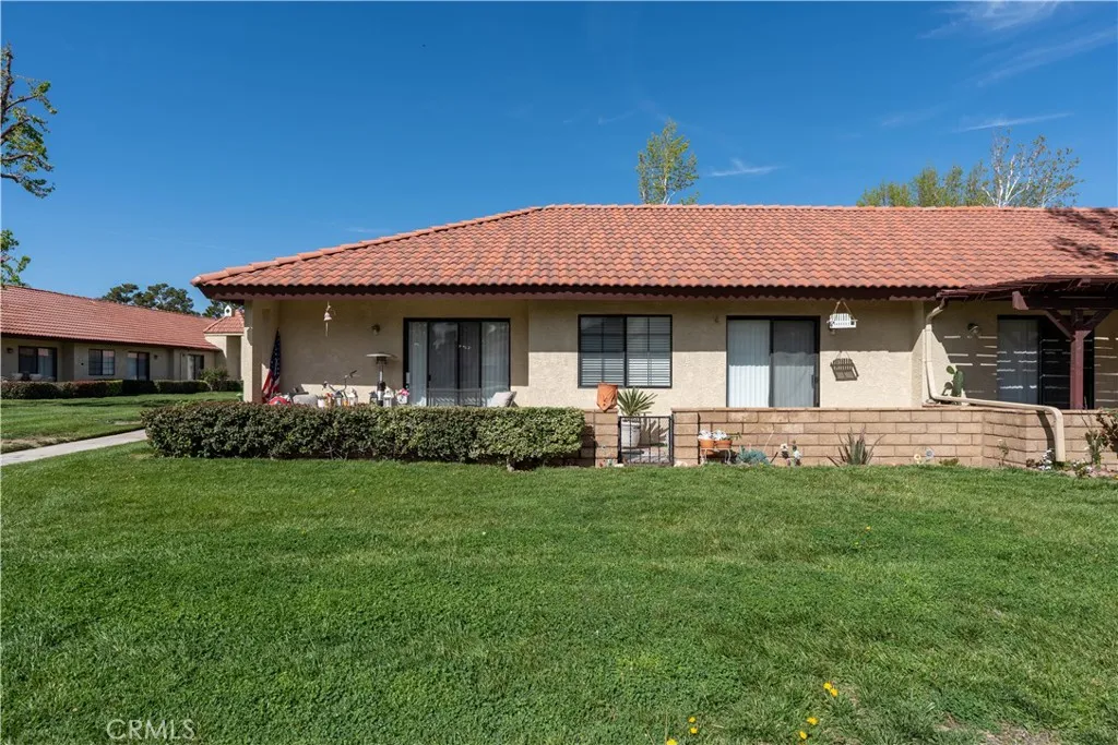 19251 Elm Drive, Apple Valley, California 92308 home-pic-2