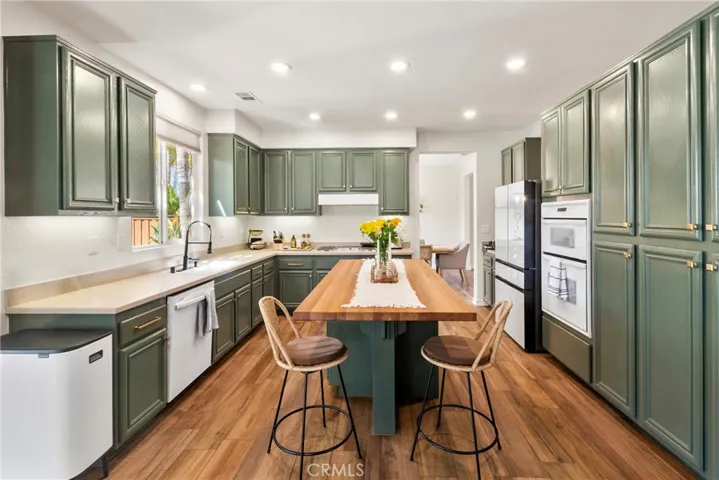 29381 Oakmont Court, Murrieta, California 92563