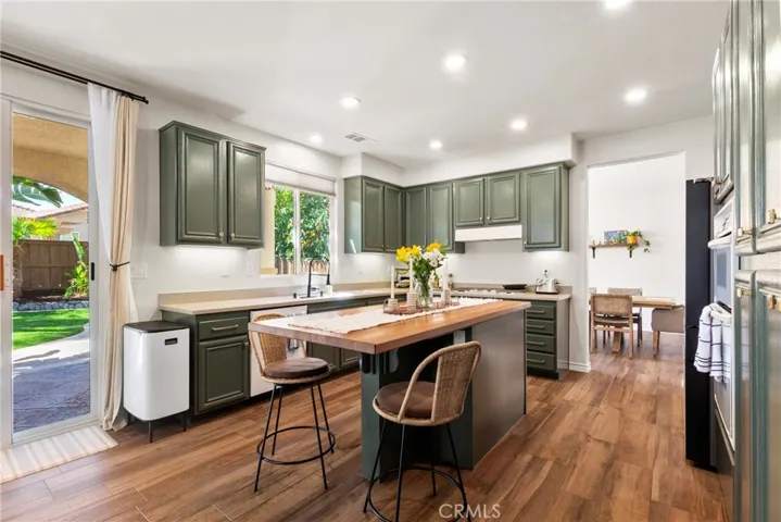 29381 Oakmont Court, Murrieta, California 92563