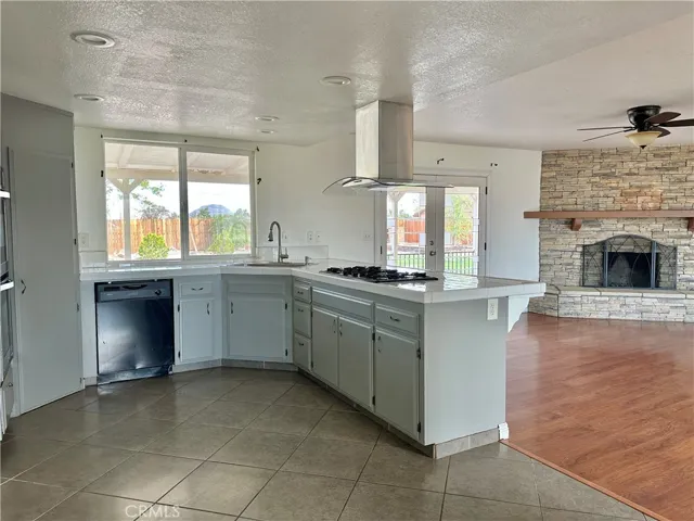 15160 Flathead Road, Apple Valley, California 92307