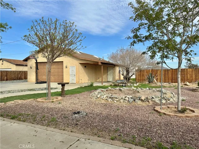 15160 Flathead Road, Apple Valley, California 92307