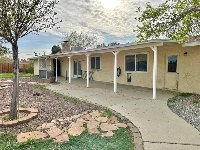 15160 Flathead Road, Apple Valley, California 92307