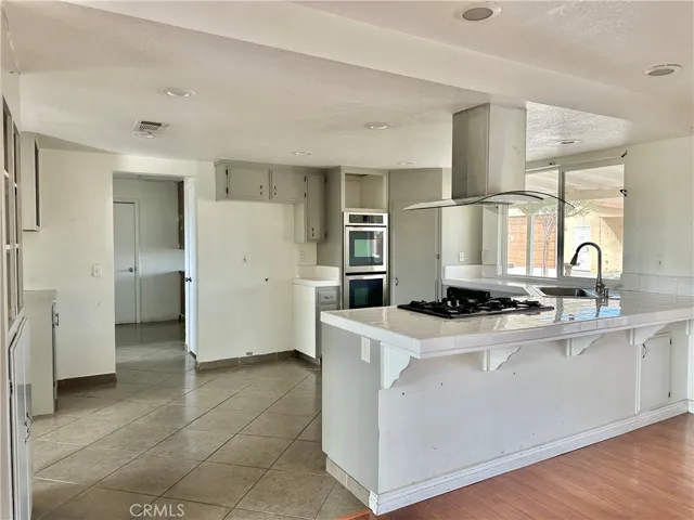 15160 Flathead Road, Apple Valley, California 92307