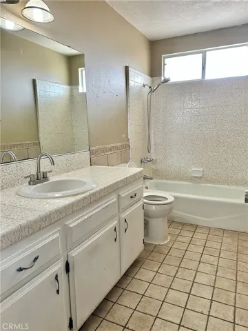 15160 Flathead Road, Apple Valley, California 92307
