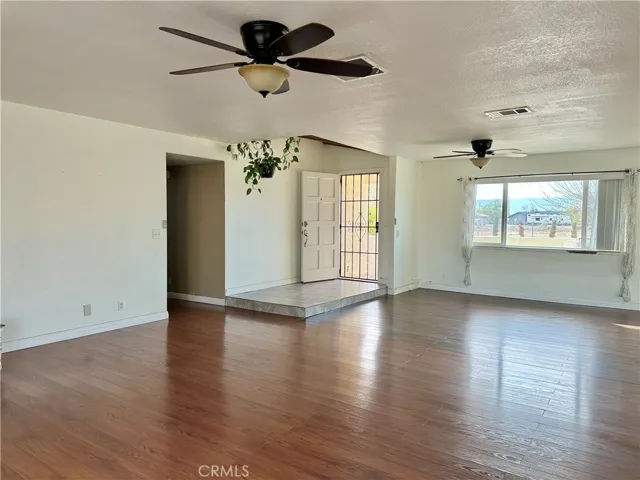 15160 Flathead Road, Apple Valley, California 92307