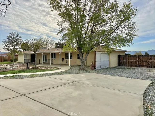 15160 Flathead Road, Apple Valley, California 92307