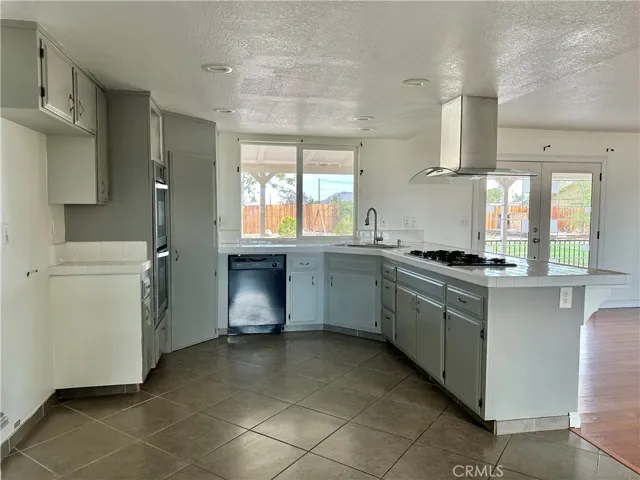 15160 Flathead Road, Apple Valley, California 92307
