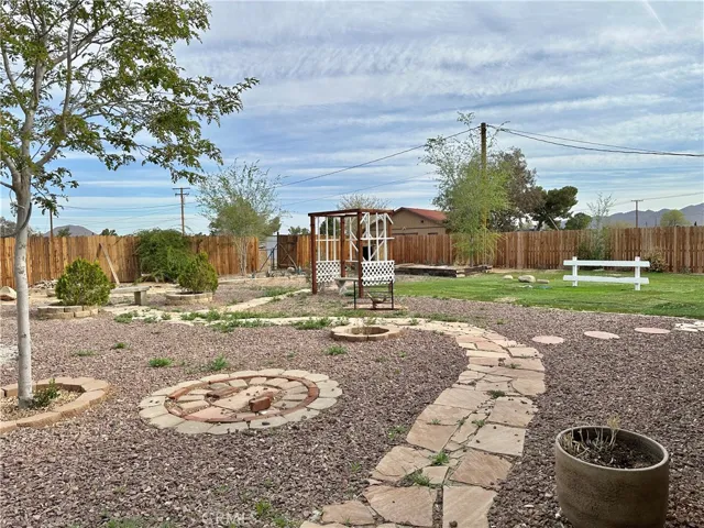 15160 Flathead Road, Apple Valley, California 92307