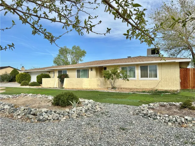 15160 Flathead Road, Apple Valley, California 92307