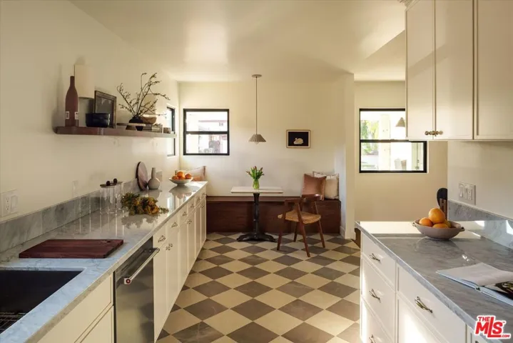 3840 S Norton Avenue, Los Angeles, California 90008