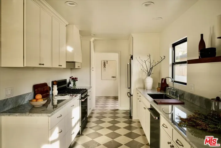 3840 S Norton Avenue, Los Angeles, California 90008
