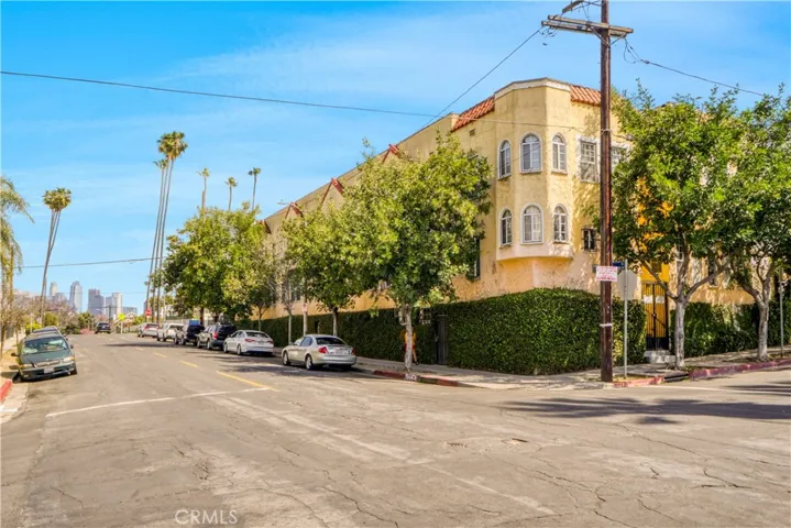 1102 S Mariposa Avenue, Los Angeles, California 90006
