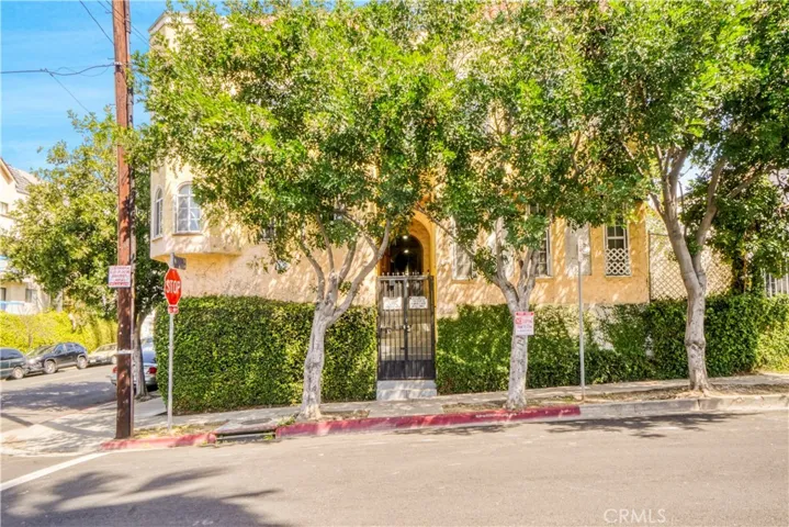 1102 S Mariposa Avenue, Los Angeles, California 90006