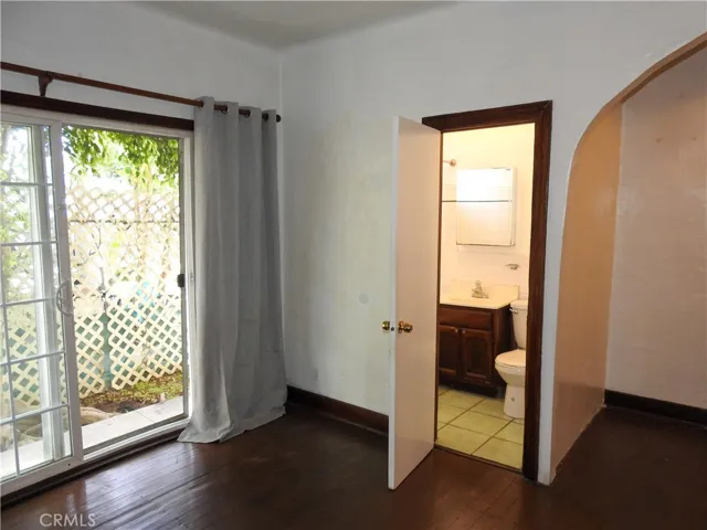 1102 S Mariposa Avenue, Los Angeles, California 90006