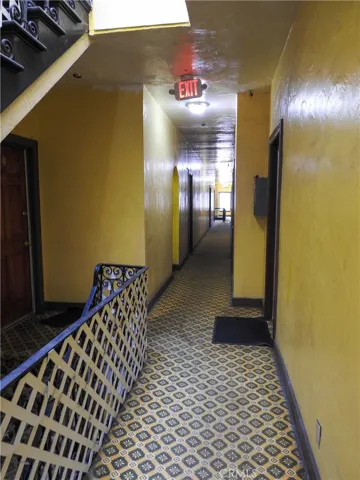 1102 S Mariposa Avenue, Los Angeles, California 90006
