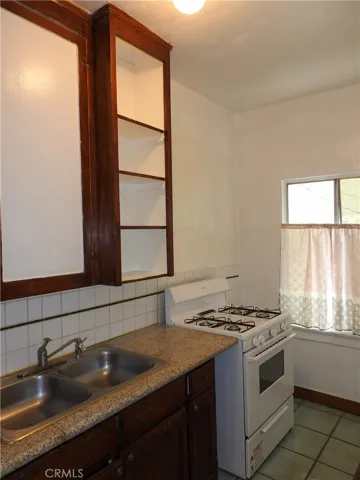 1102 S Mariposa Avenue, Los Angeles, California 90006