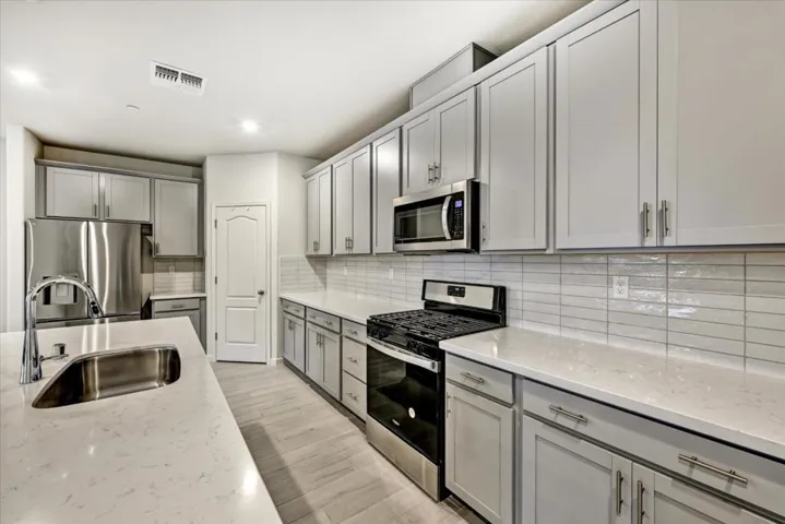 701 Pahl Court, Lincoln, California 95648
