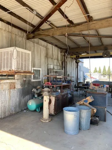 210 W Glenn Avenue, Coalinga, California 93210
