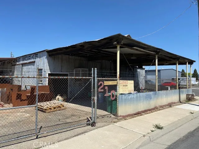 210 W Glenn Avenue, Coalinga, California 93210