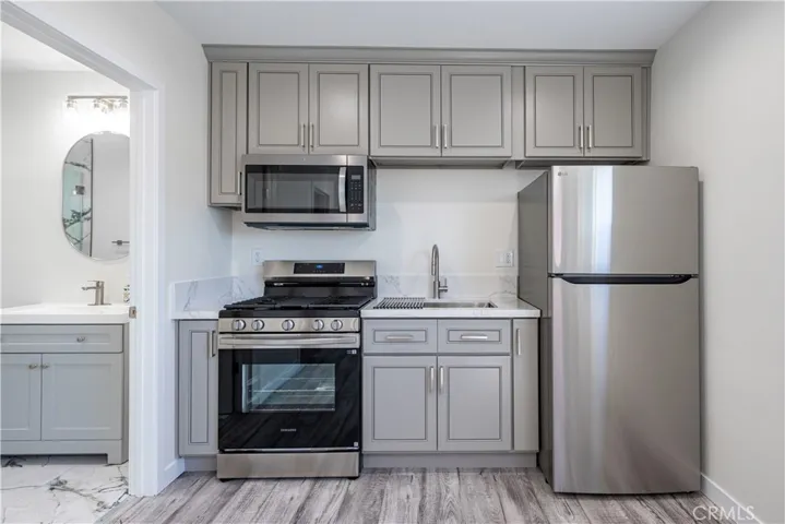 Kitchen- Appliances Included!