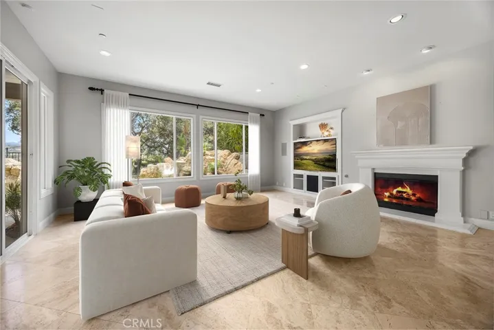 VIRTUALLY STAGED FAMILY/GREAT ROOM