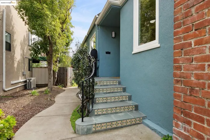 1656 Oak View Ave, Kensington, California 94707