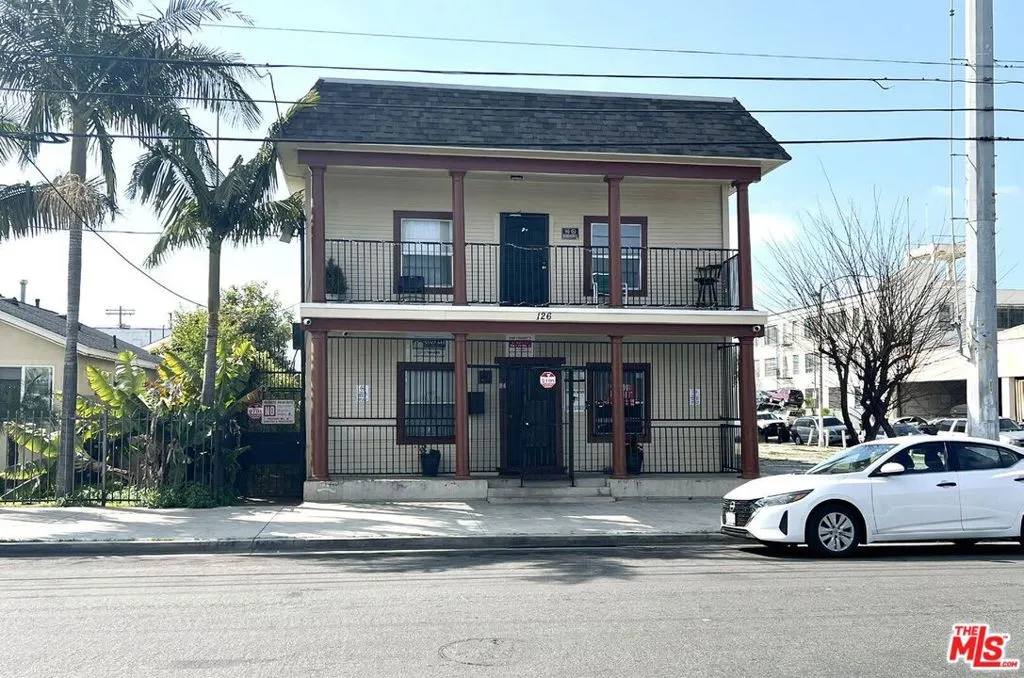 126 W D Street, Wilmington, California 90744, ,4 BathroomsBathrooms,Residential Income,For Sale,D,25523449