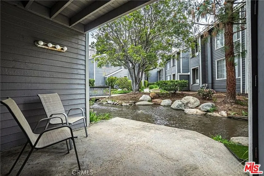 25301 Pine Creek Lane, Wilmington, California 90744 home-pic-15