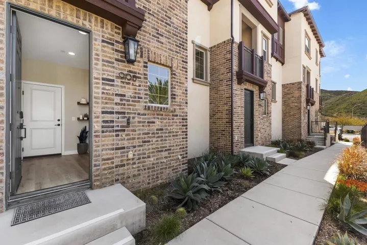 908 Blackstone Dr, San Marcos, California 92078