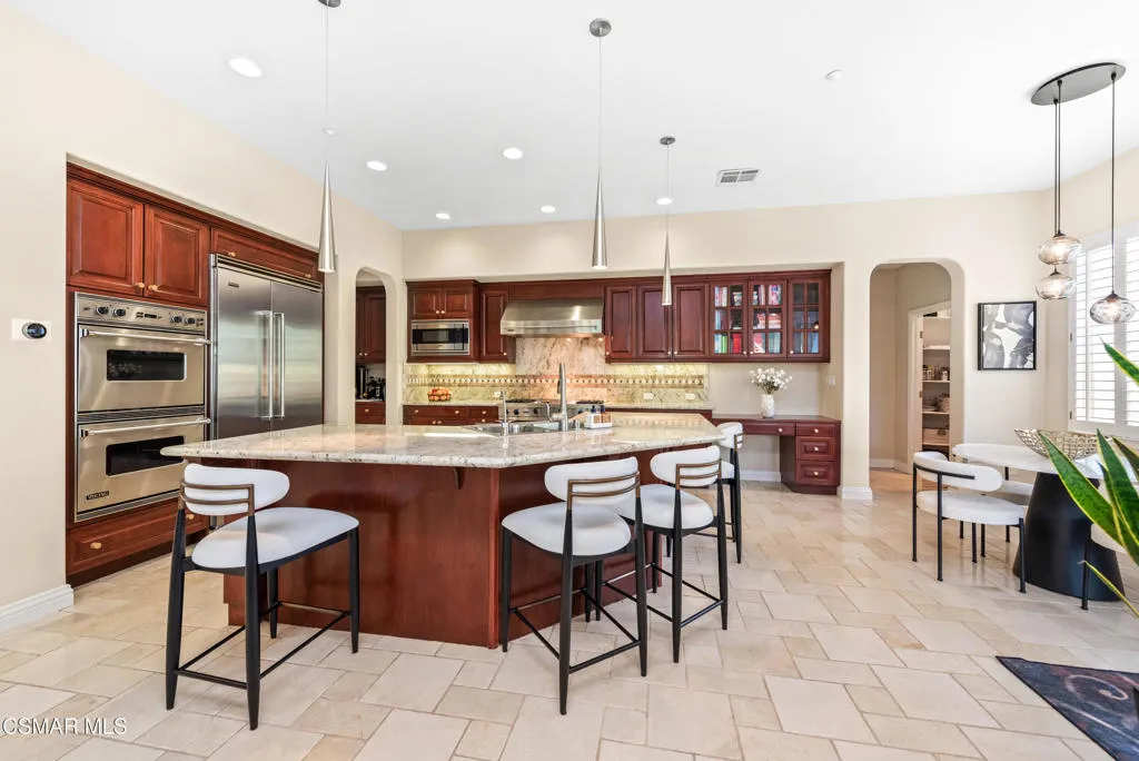 1008 N Country Club Drive, Simi Valley, California 93065 home-pic-9