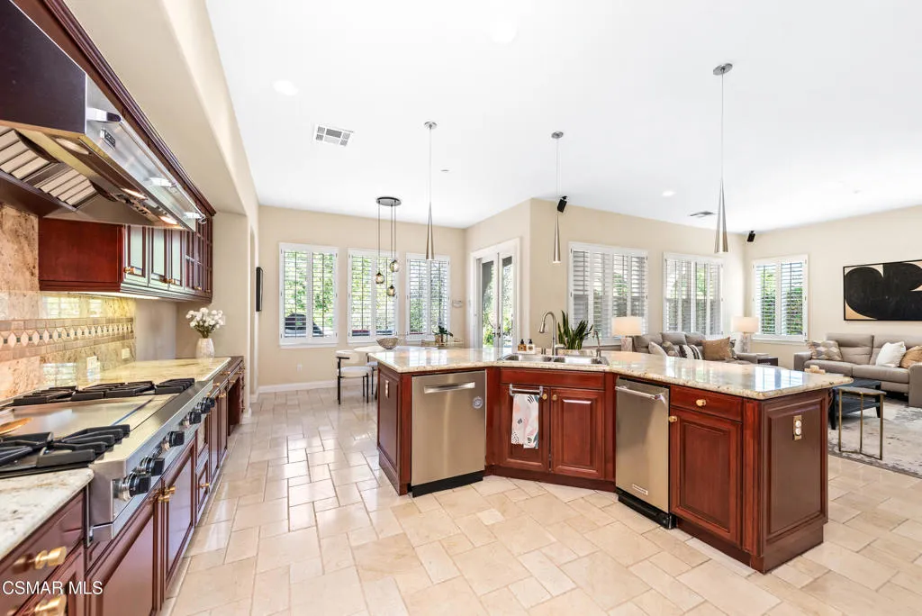 1008 N Country Club Drive, Simi Valley, California 93065 home-pic-60