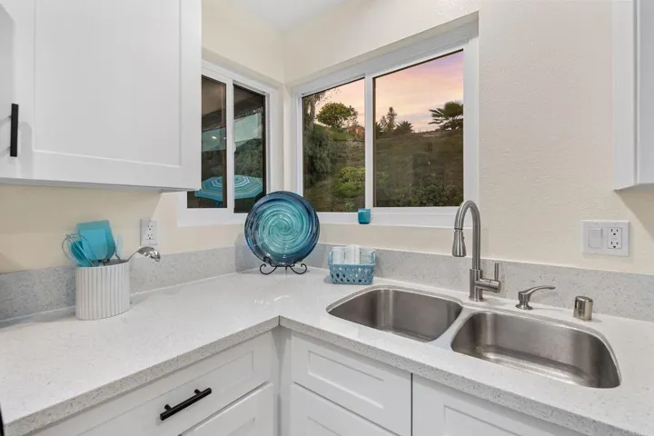 4724 Sunny Hills Road, Oceanside, California 92056