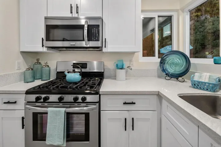 4724 Sunny Hills Road, Oceanside, California 92056