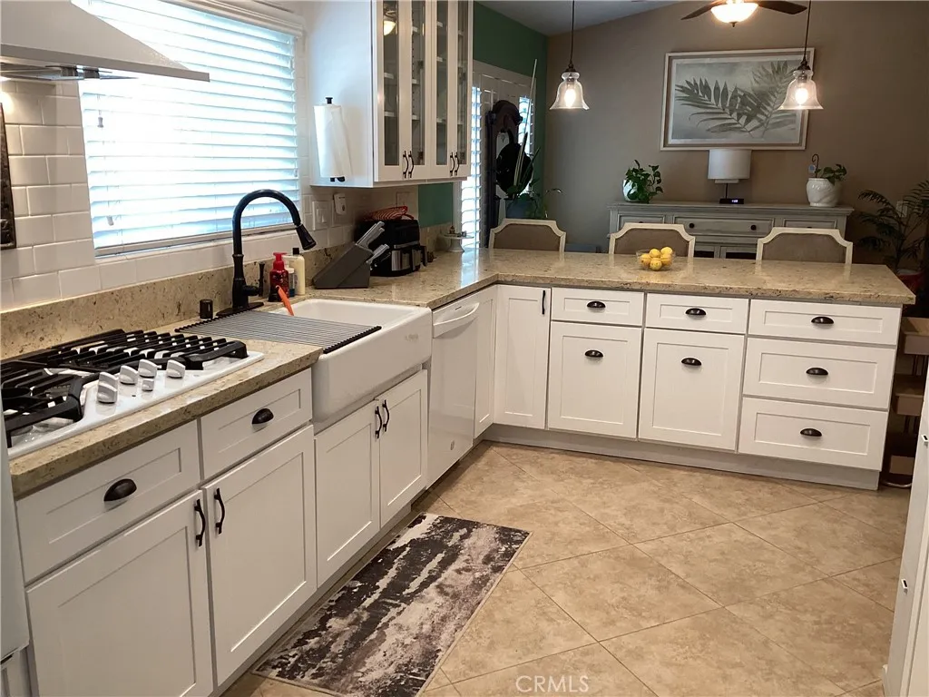 23796 Corte Picante, Murrieta, California 92562 home-pic-9