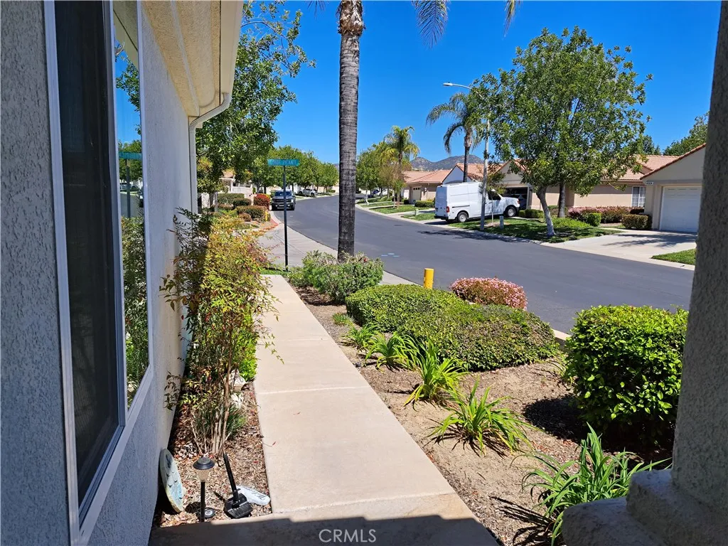 23796 Corte Picante, Murrieta, California 92562 home-pic-3