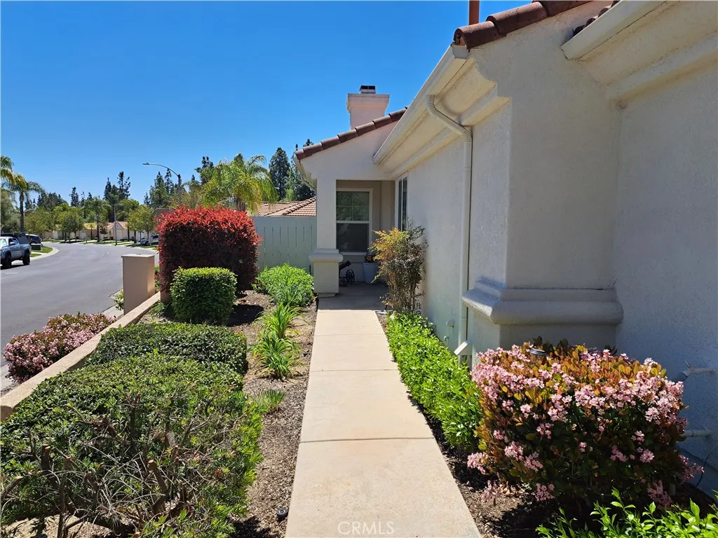 23796 Corte Picante, Murrieta, California 92562 home-pic-2