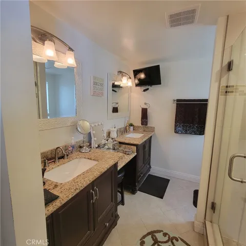 dual sinks vanity