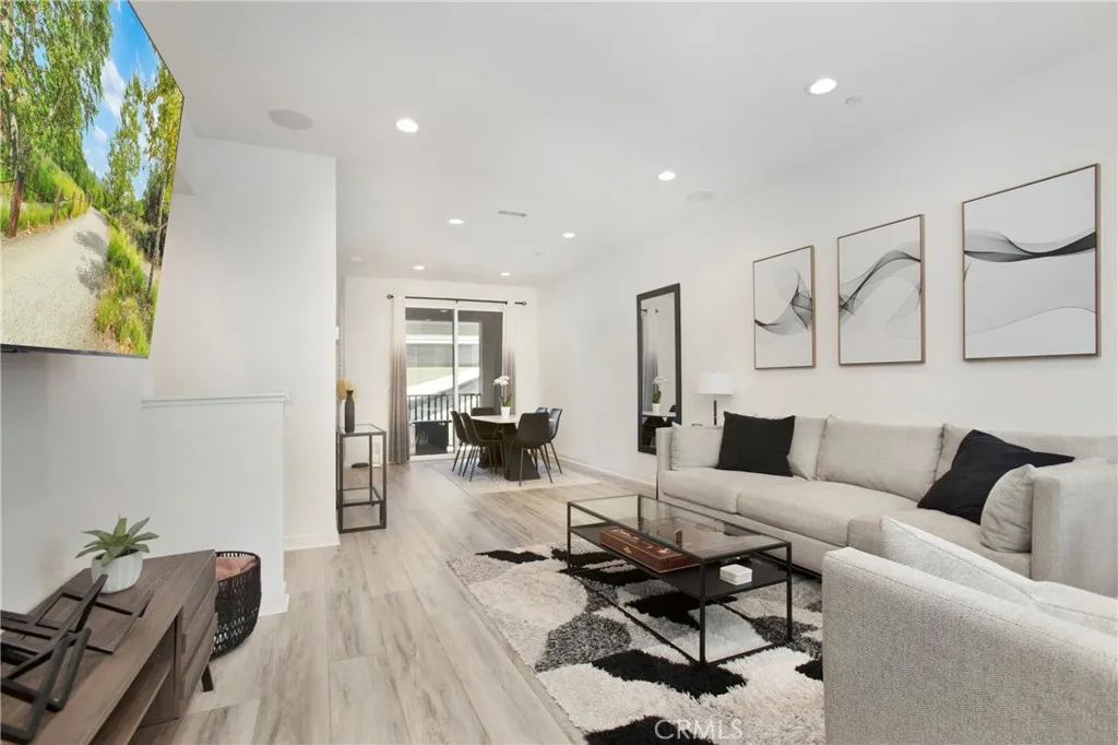 83 Hideaway Loop, Mission Viejo, California 92692 home-pic-4