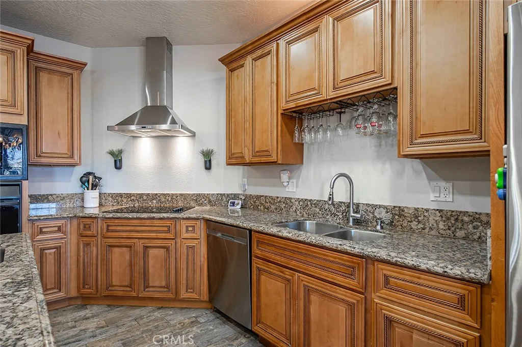 7922 Los Palmas Drive, Oak Hills, California 92344 home-pic-13