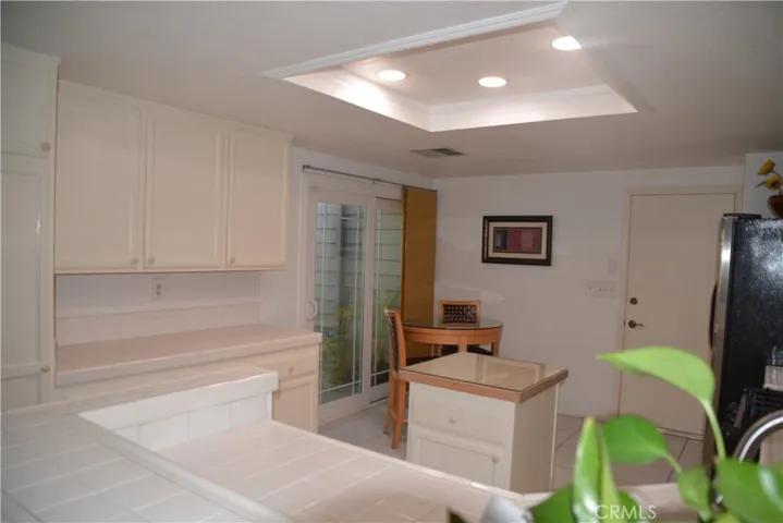KITCHEN WITH BREAKFAST NOOK