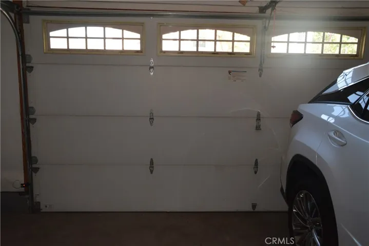 INSULATED AUTOMATIC GARAGE DOOR