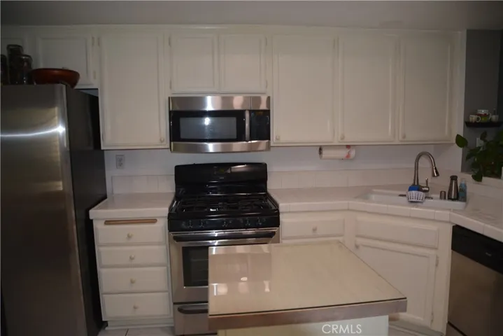 KITCHEN APPLIANCES INCLUDED - REF, STOVE & DISHWASHER