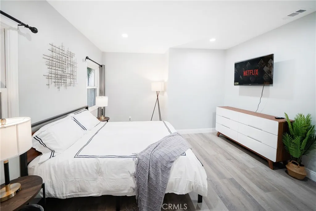 501 E Washington Avenue, Santa Ana, California 92701 home-pic-15