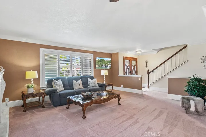Living Room/Entry